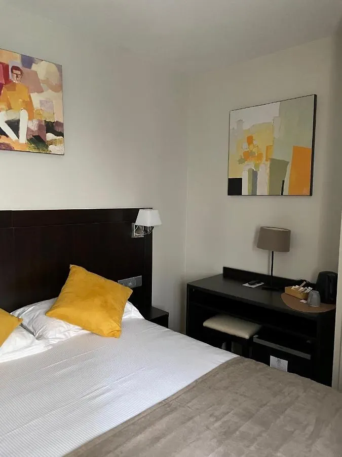 Hotel Le Beaugency Paris 3*,  France