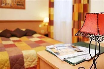 ***  Hotel Le Beaugency Paris France
